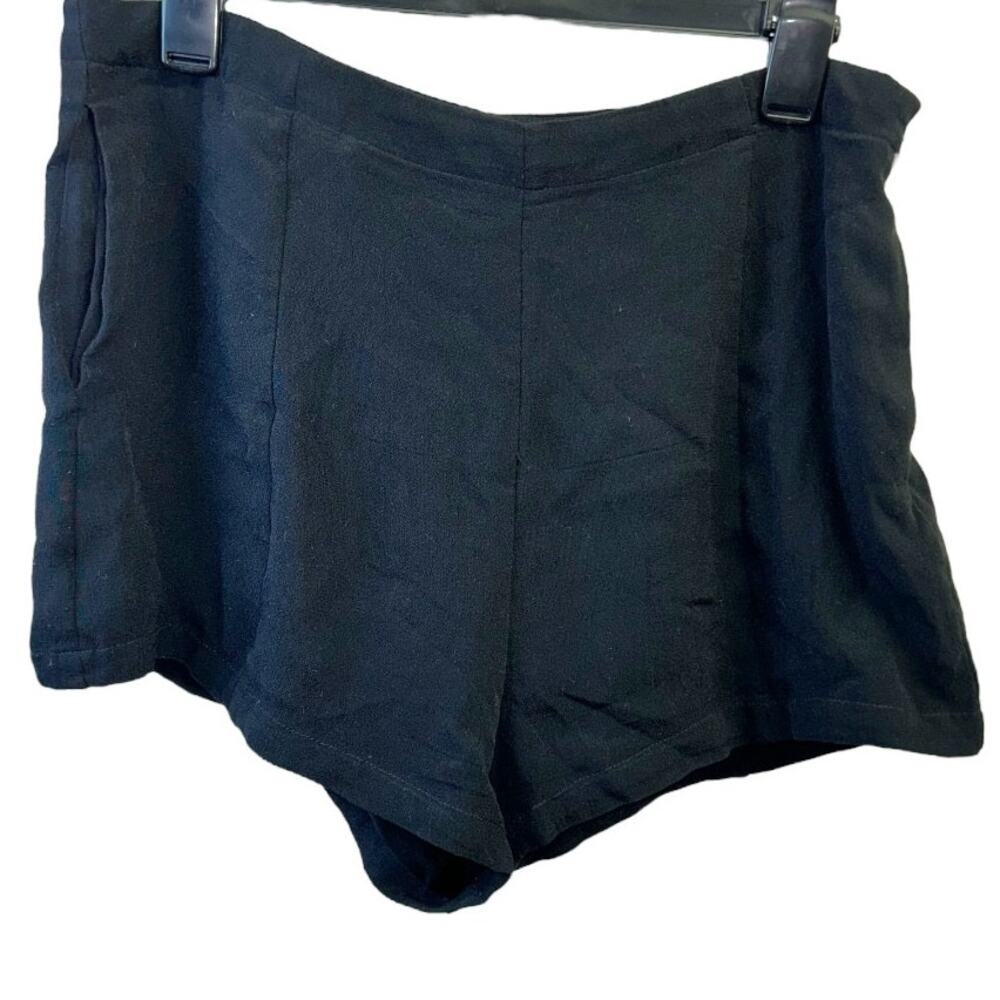 Forever 21 Black Loose Fit Flowy Shorts Size 31W
